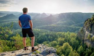 我眺望远方的山峰